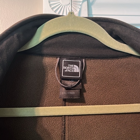 North face Mens Large wind stopper coat. Brown.Some wear on the Velcro sleeve. - Picture 4 of 7